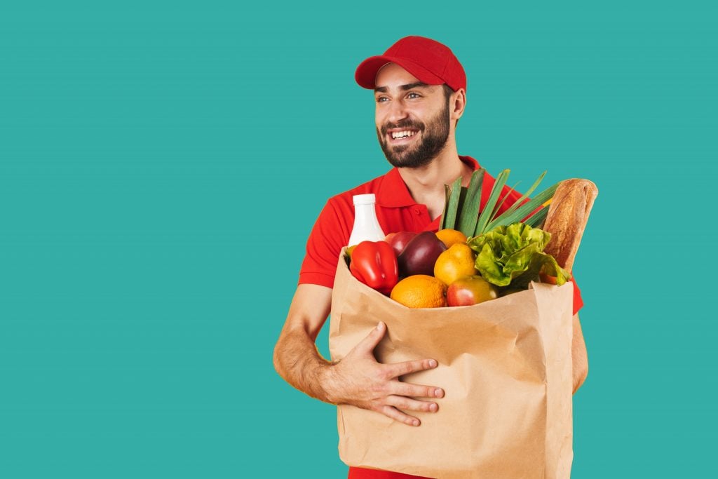 Smart refrigerated lockers for food delivery