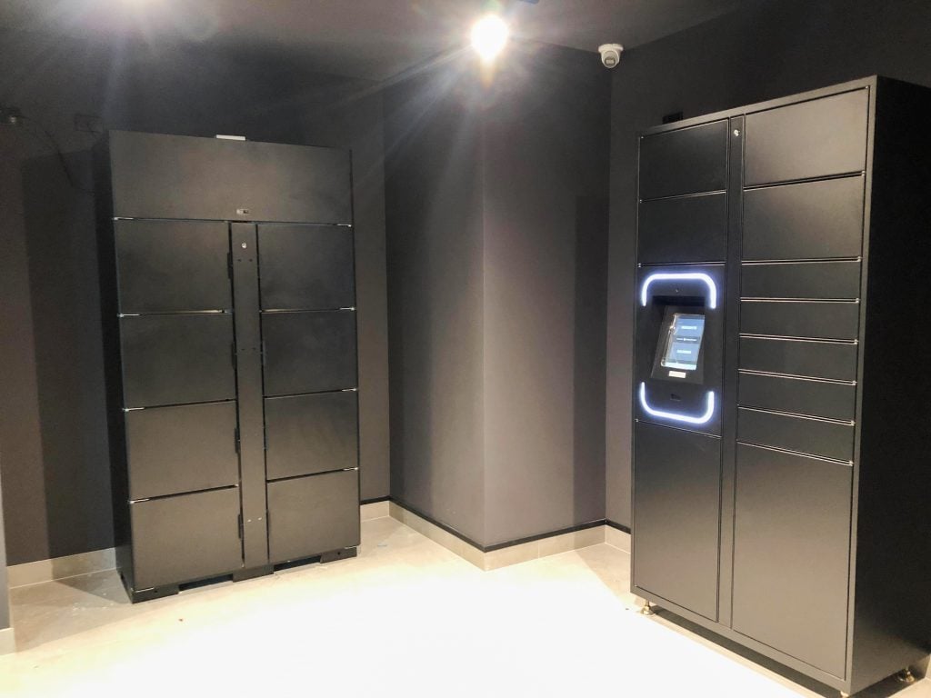 Smart refrigerated lockers for food delivery 2