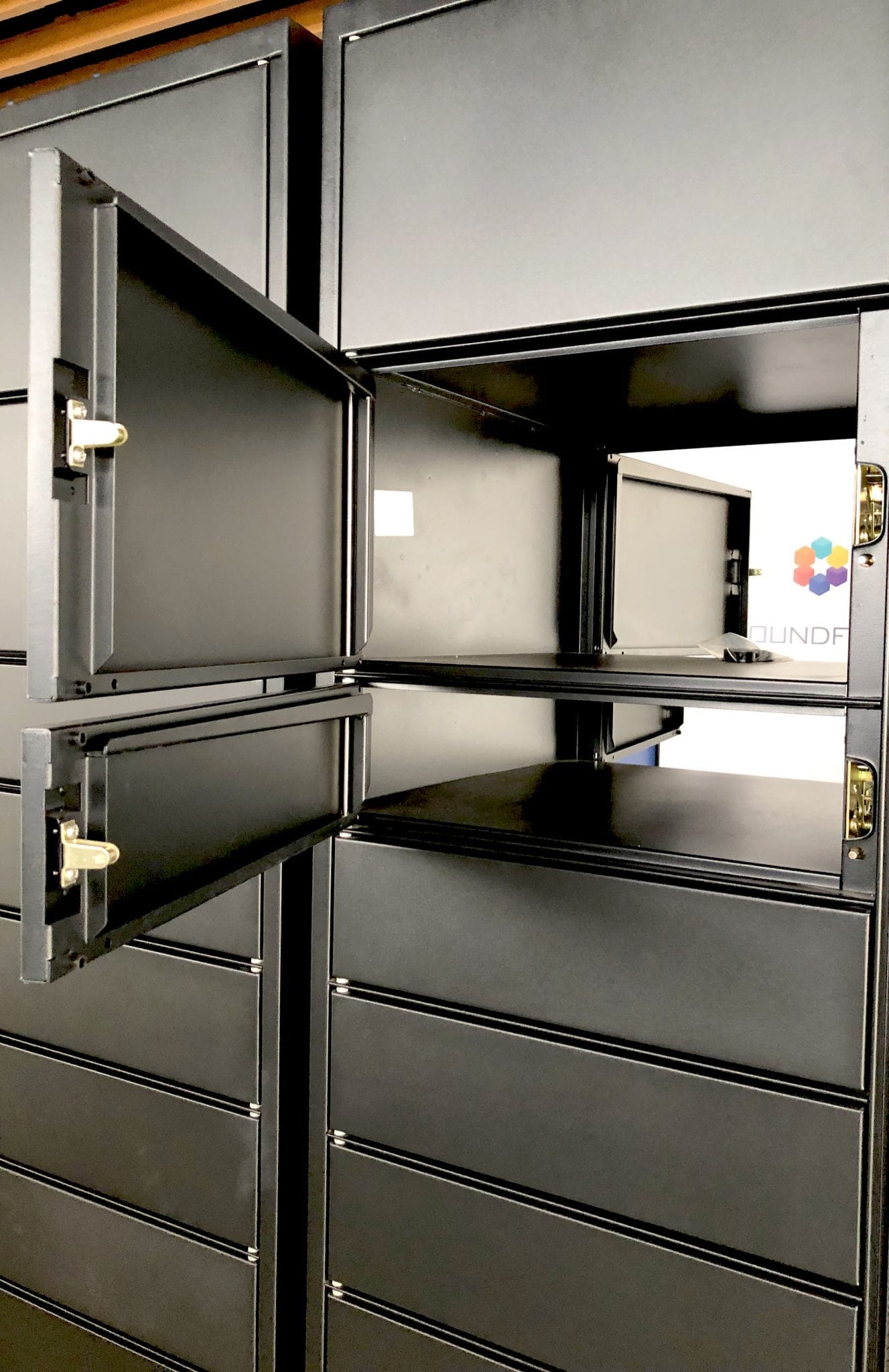 Double-sided parcel lockers